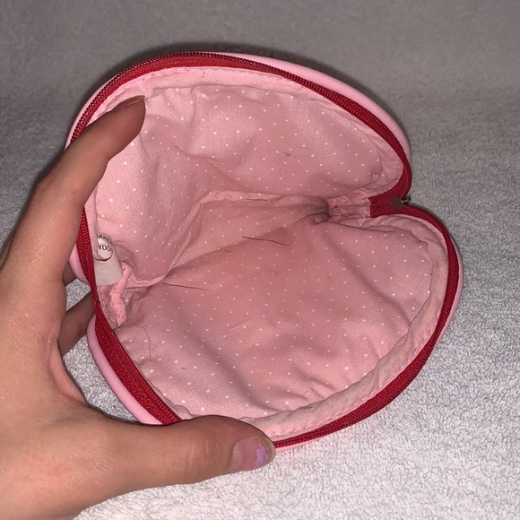 ‼️🛍3/$10🛍‼️H makeup bag - Picture 3 of 3